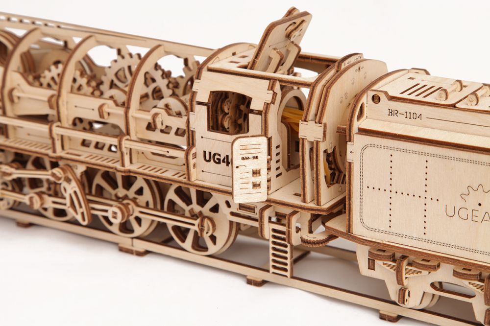 UGears Steam Locomotive with Tender - 443 Pieces (Advanced)