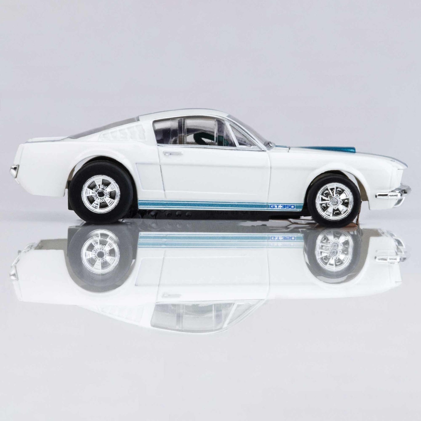 AFX Shelby GT350 1965 White/Blue 22068