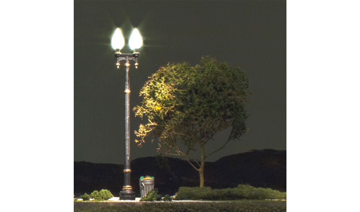 DOUBLE LAMP POST STREET MOUNT LIGHTS (3/PKG) (HO) WOO5632