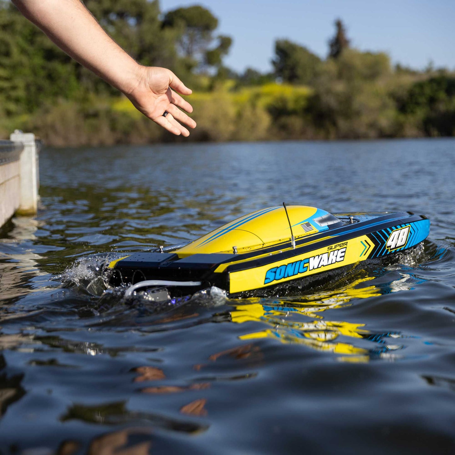 Super Sonicwake 48" 8S Self-Righting Brushless Deep-V RTR (NOT SHIPPABLE)