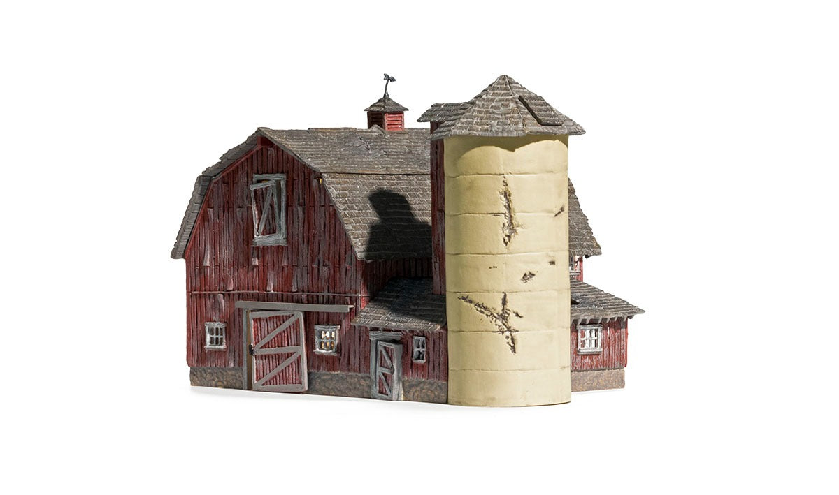 OLD WEATHERED BARN (LIT) (HO) Structure WOO5038