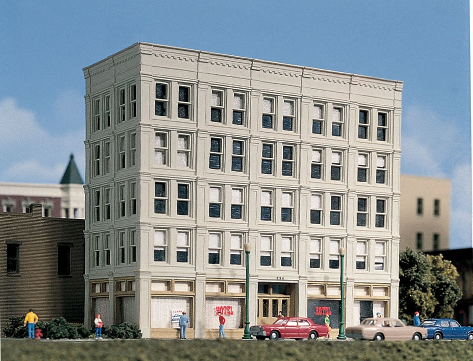 HILLTOWNE HOTEL N SCALE WOO50900