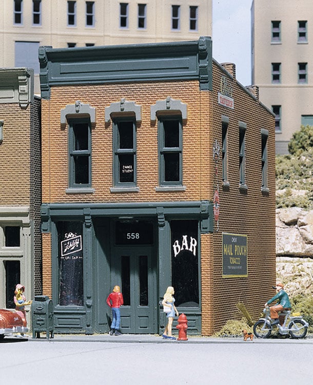 KELLY SALOON HO SCALE WOO10100