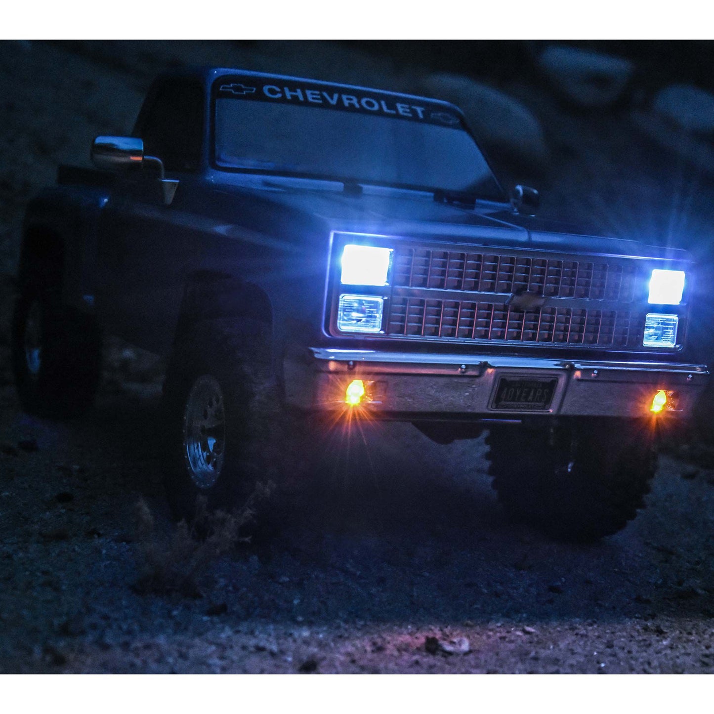 SCX10 III  Base Camp Proline 82 Chevy K10  LE RTR AXI03029