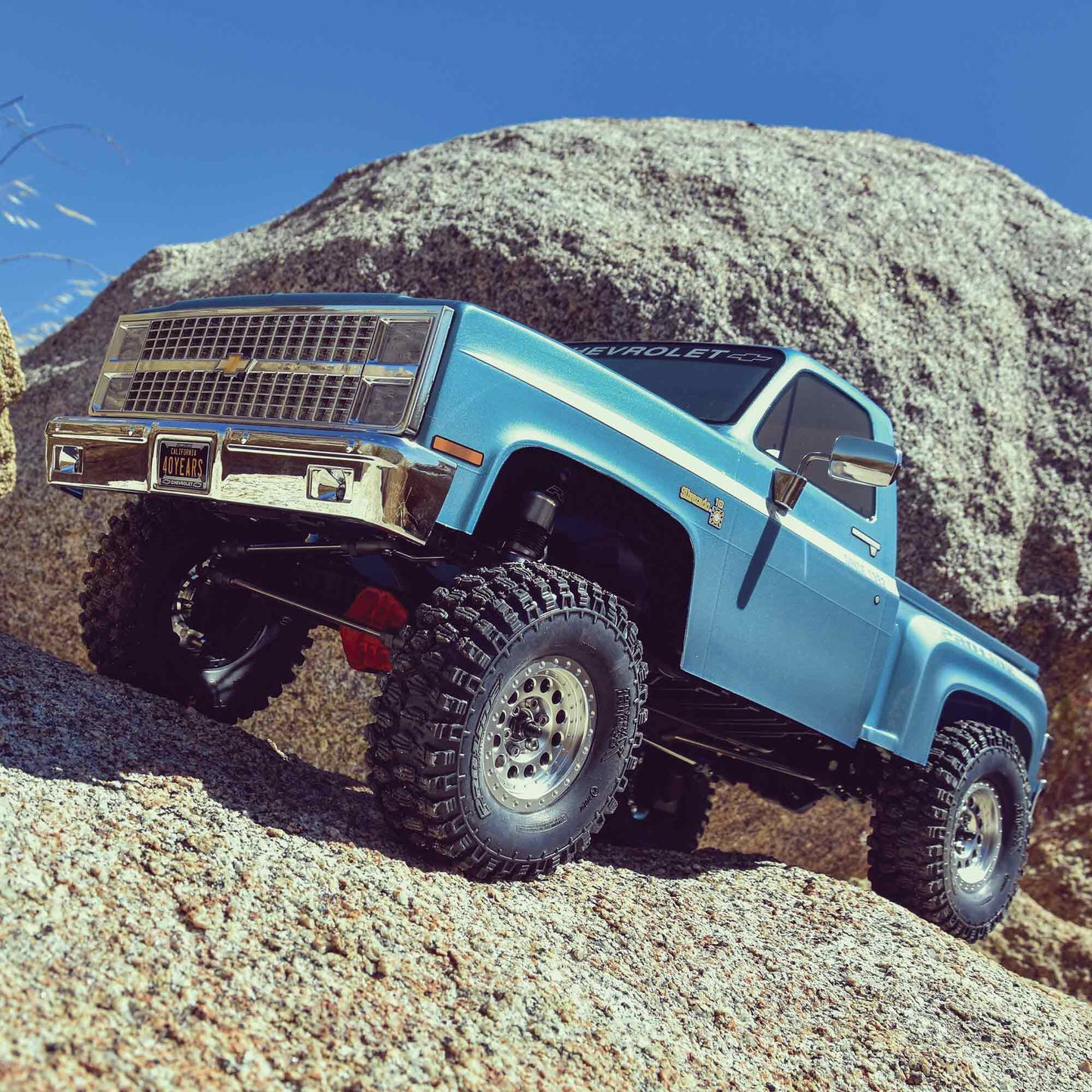 SCX10 III  Base Camp Proline 82 Chevy K10  LE RTR AXI03029