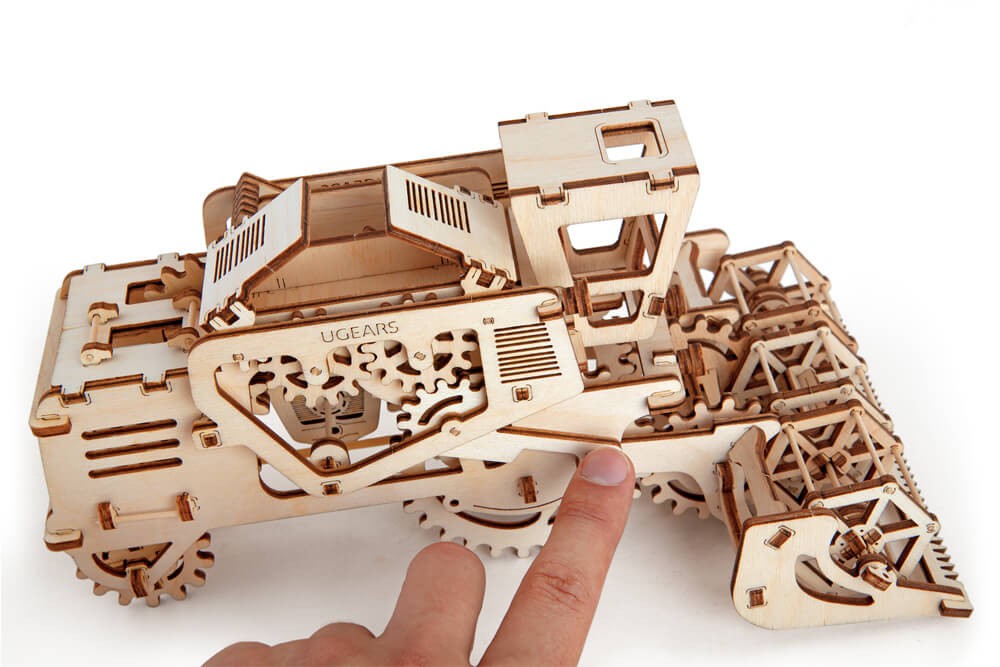 UGears Combine Harvester - 154 Pieces UGR70010