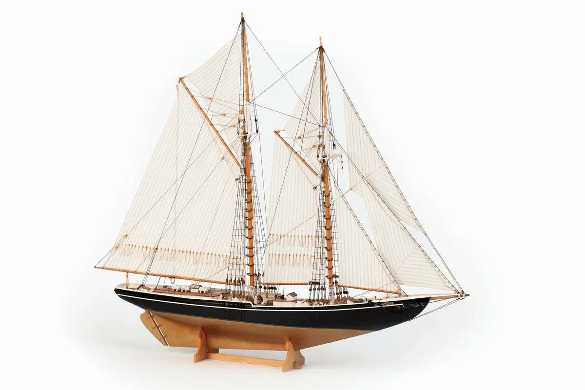 Billing Boats 1:100 Bluenose II -Wooden hull