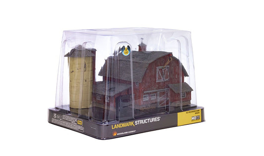 OLD WEATHERED BARN (LIT) (HO) Structure WOO5038