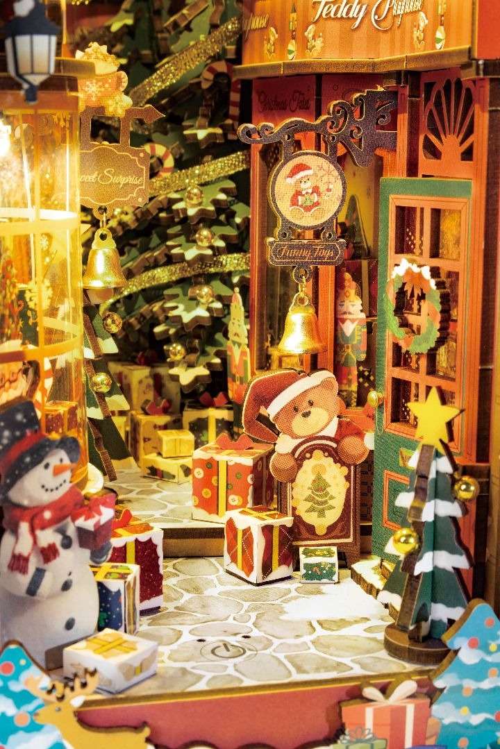 Rolife Christmas Street Book Nook Shelf Insert ROETGC06