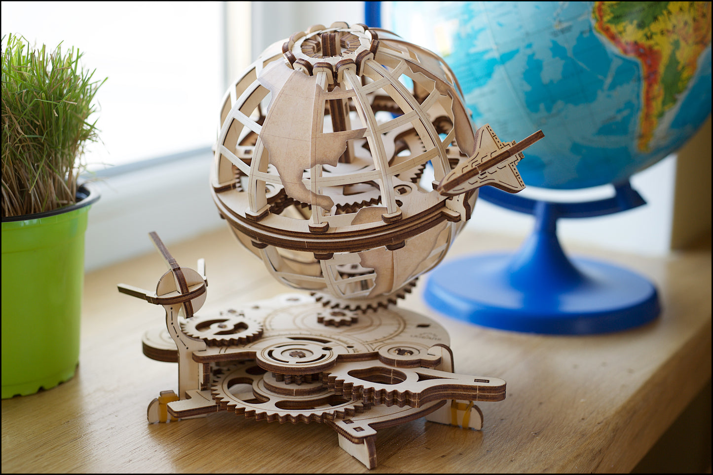 UGears Model Globe - 184 Pieces (Easy)