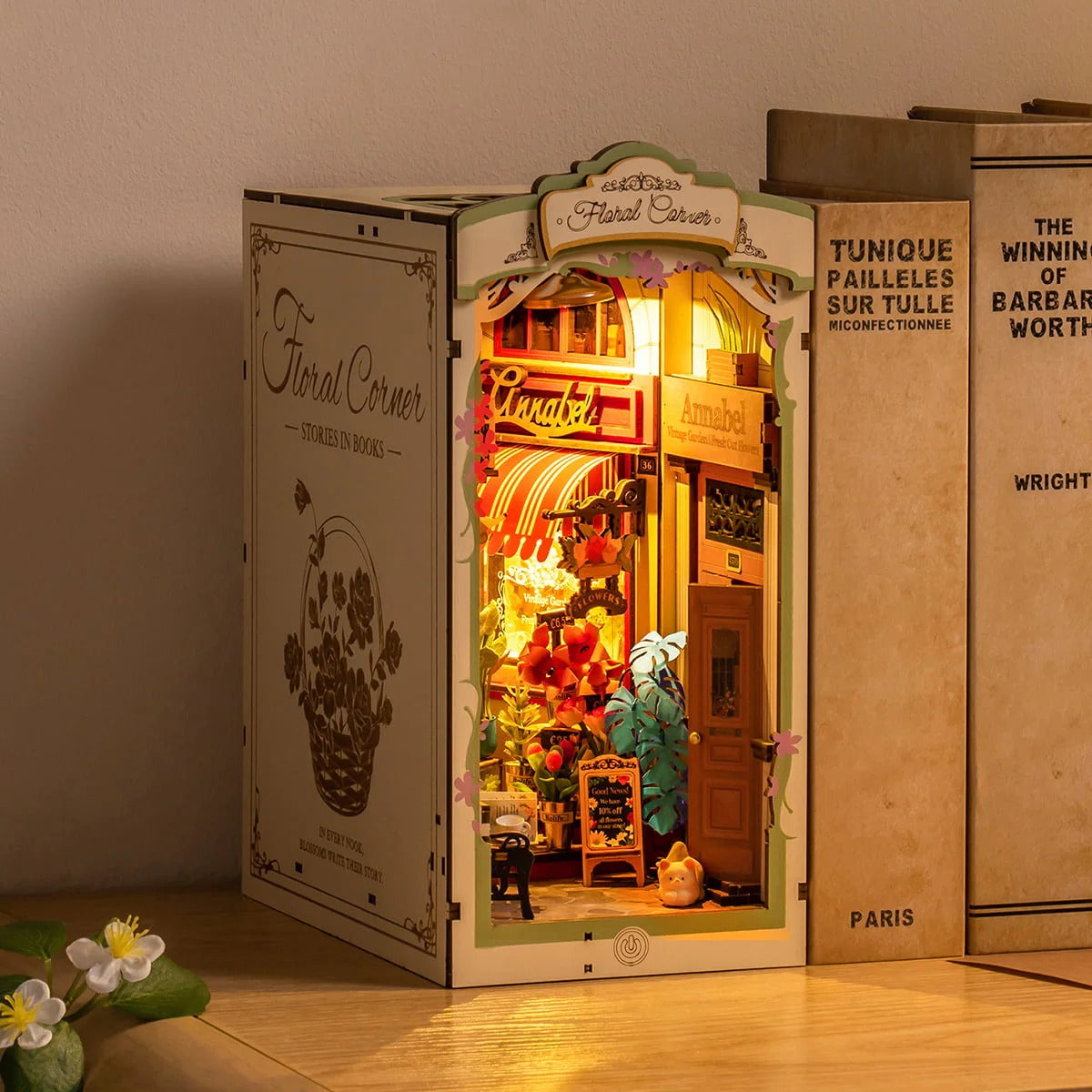 Rolife Floral Corner DIY Book Nook Shelf Insert ROETGB09