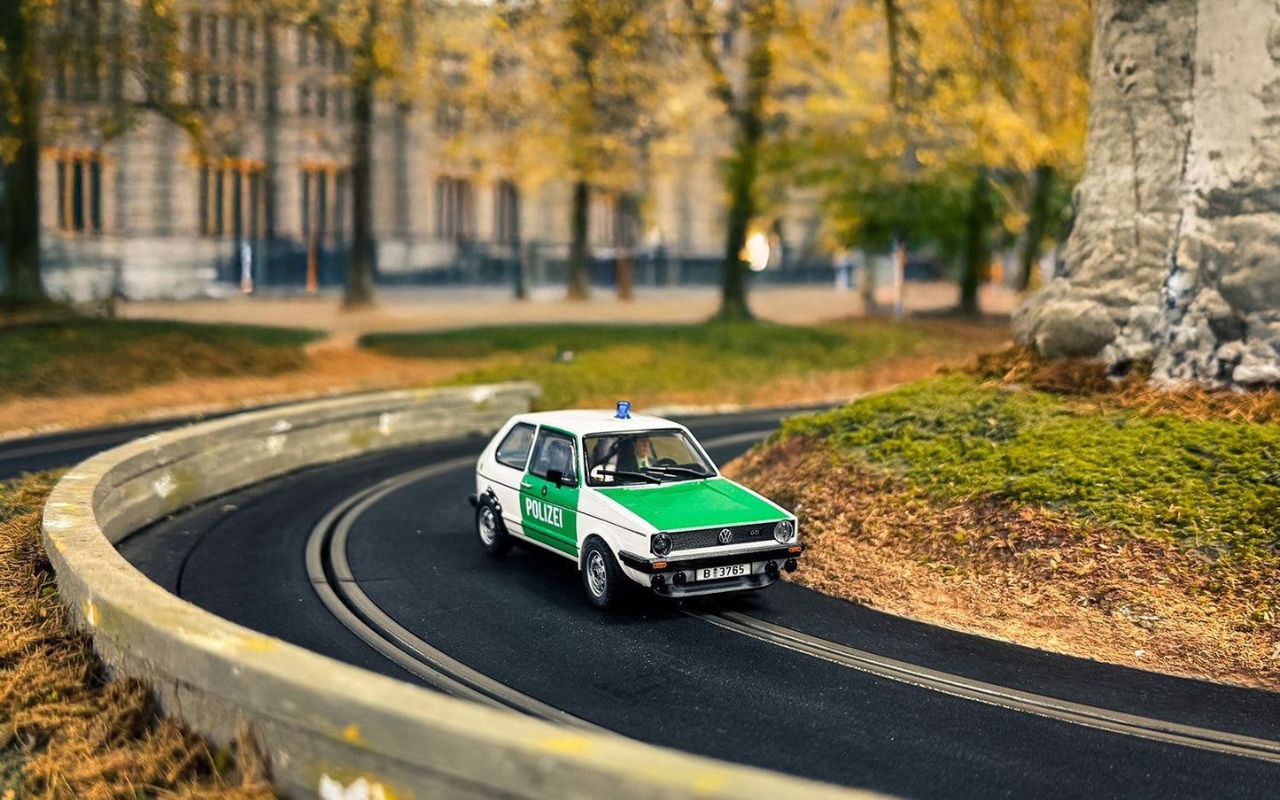 Scalextric C4572 Volkswagen Golf Mk1 - Polizei Slot car SCA4572