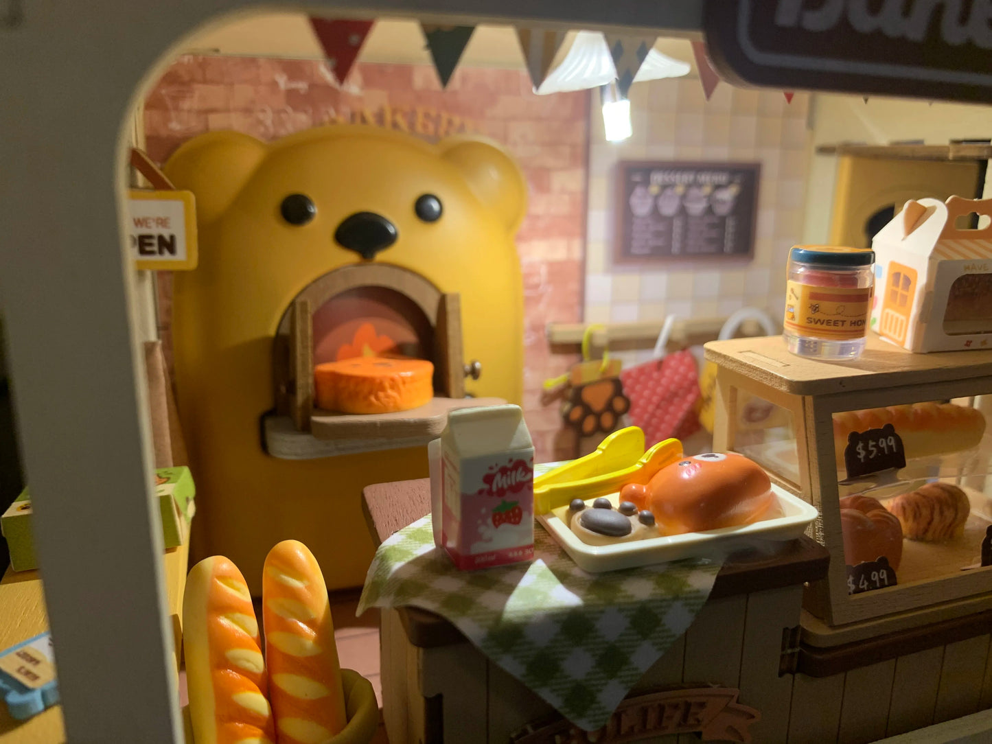 Rolife Teddy's Breadbox DIY Miniature House Kit