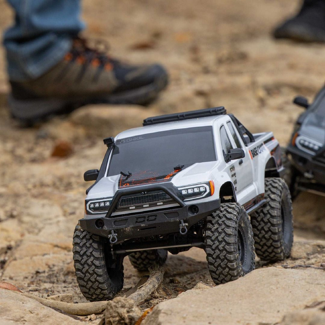 Axial 1/10 SCX10 III Base Camp 4x4 RTR - White