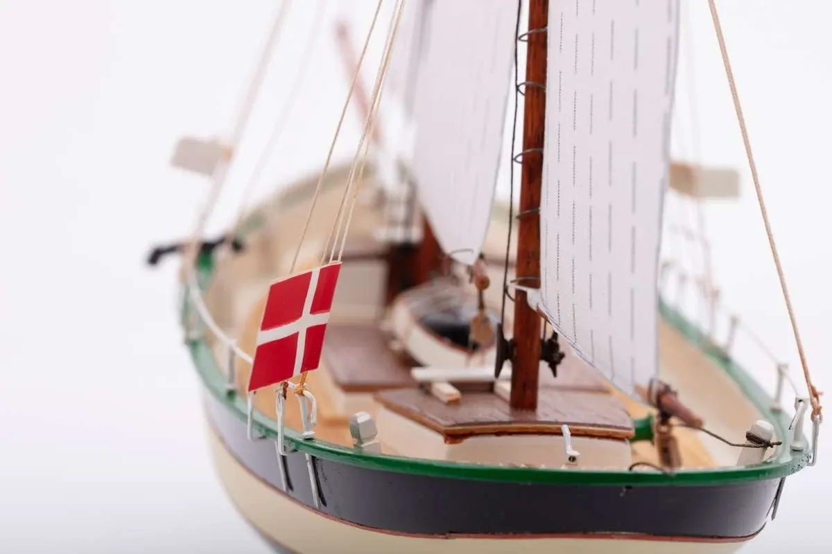 Billing Boats 1:60 Dana 200