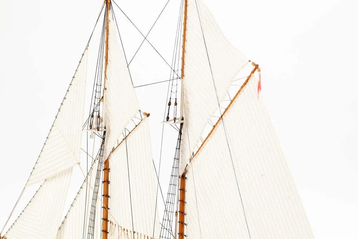 Billing Boats 1:100 Bluenose II -Wooden hull