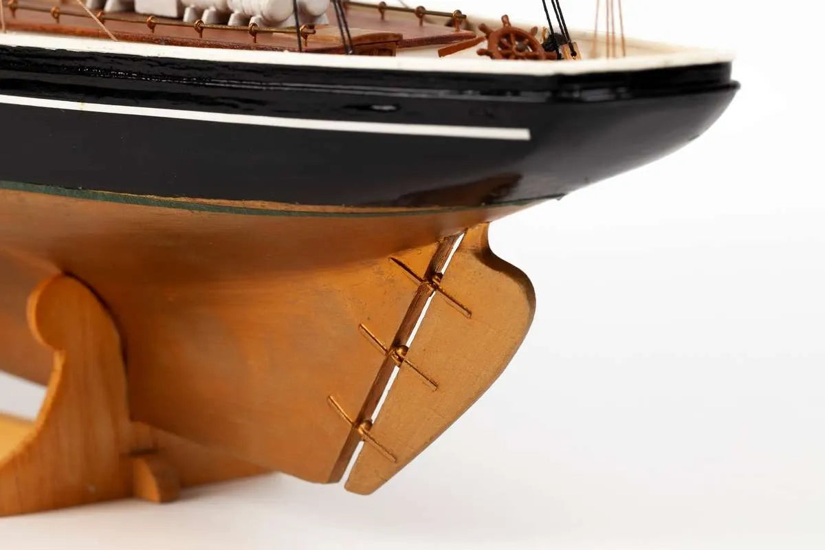 Billing Boats 1:100 Bluenose II -Wooden hull