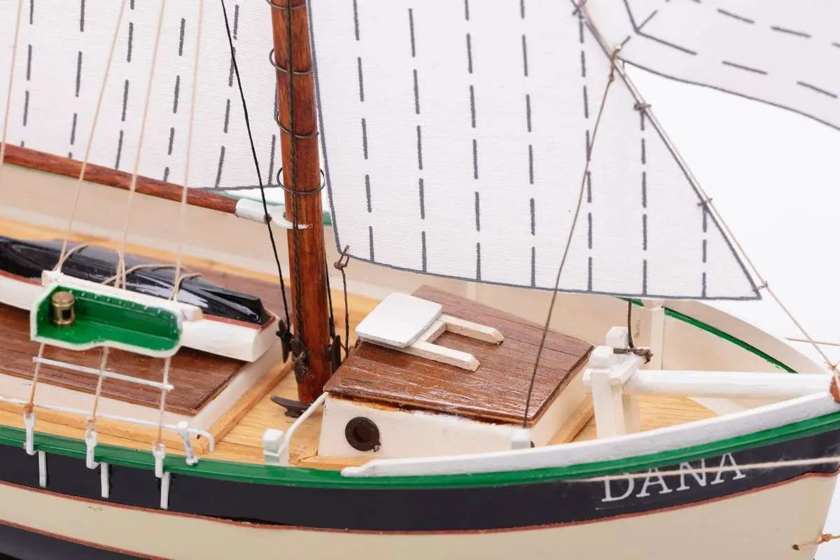 Billing Boats 1:60 Dana 200