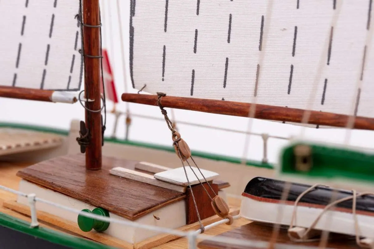 Billing Boats 1:60 Dana 200