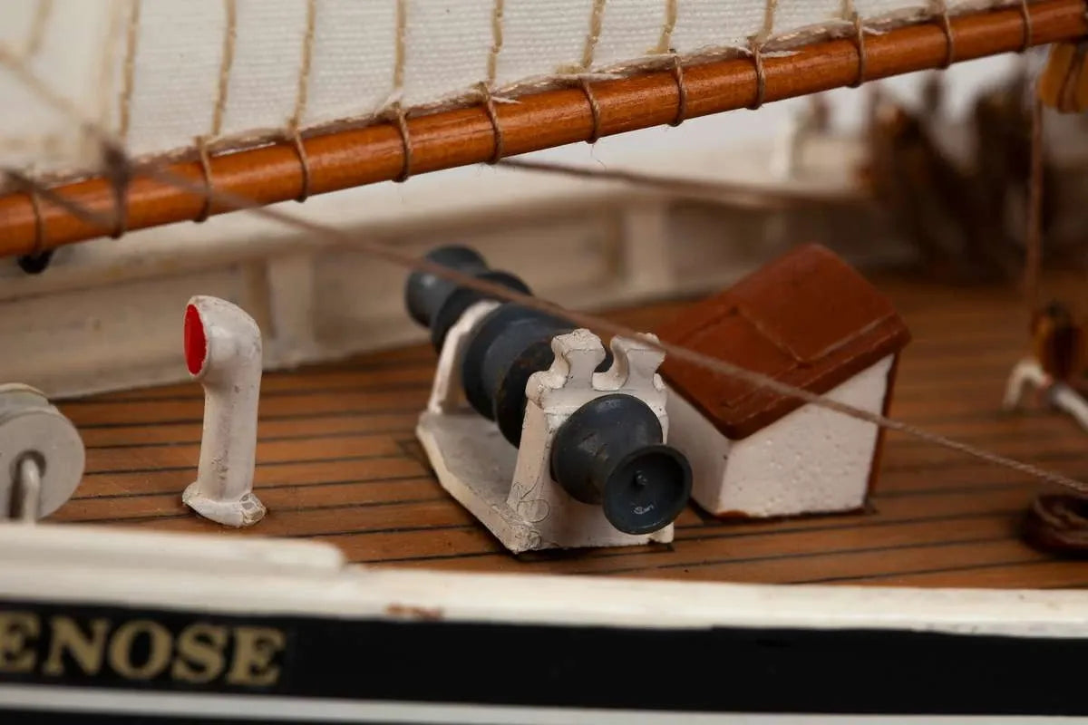 Billing Boats 1:100 Bluenose II -Wooden hull
