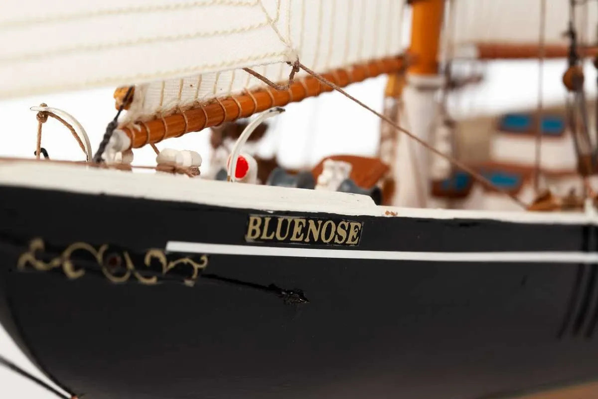 Billing Boats 1:100 Bluenose II -Wooden hull