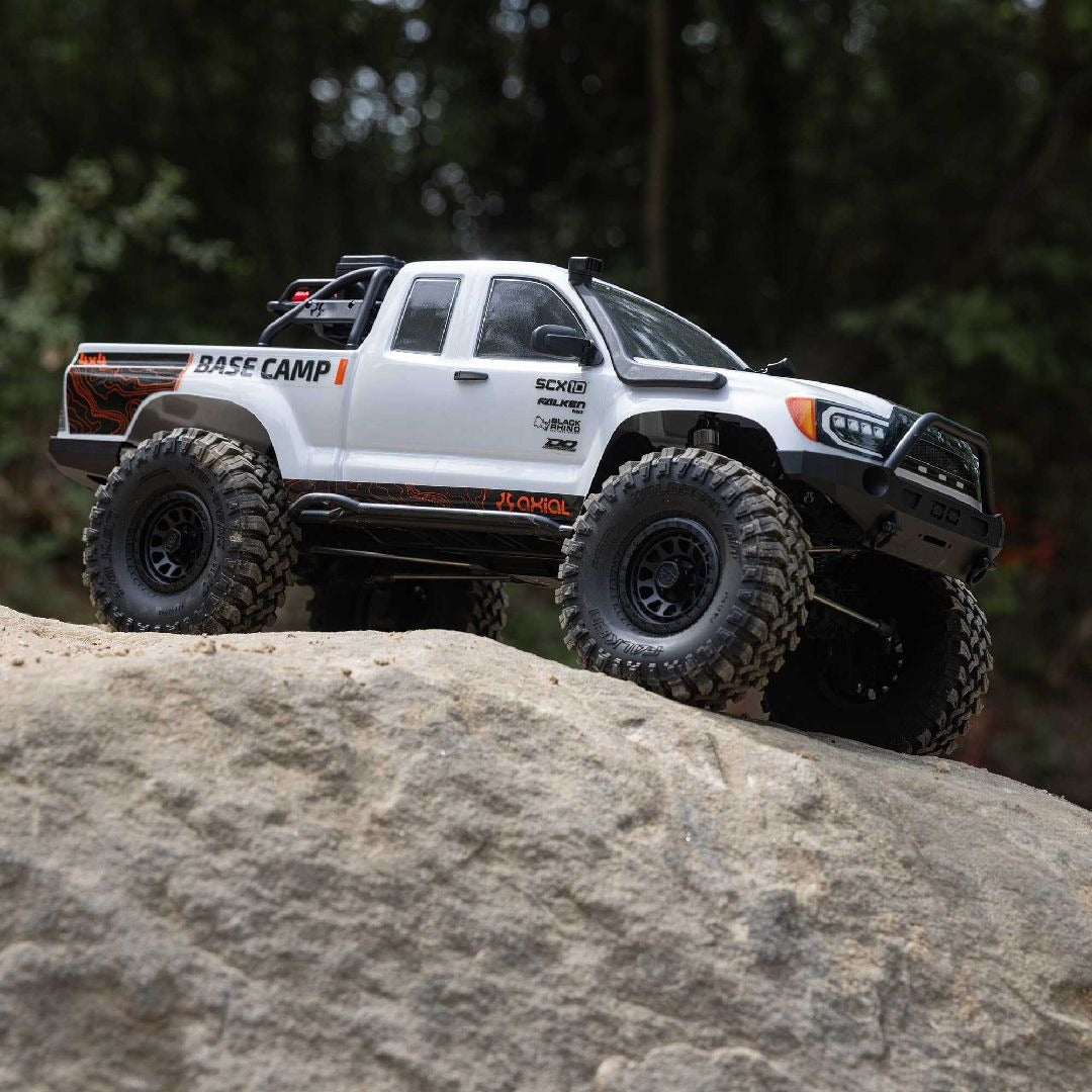 Axial 1/10 SCX10 III Base Camp 4x4 RTR - White